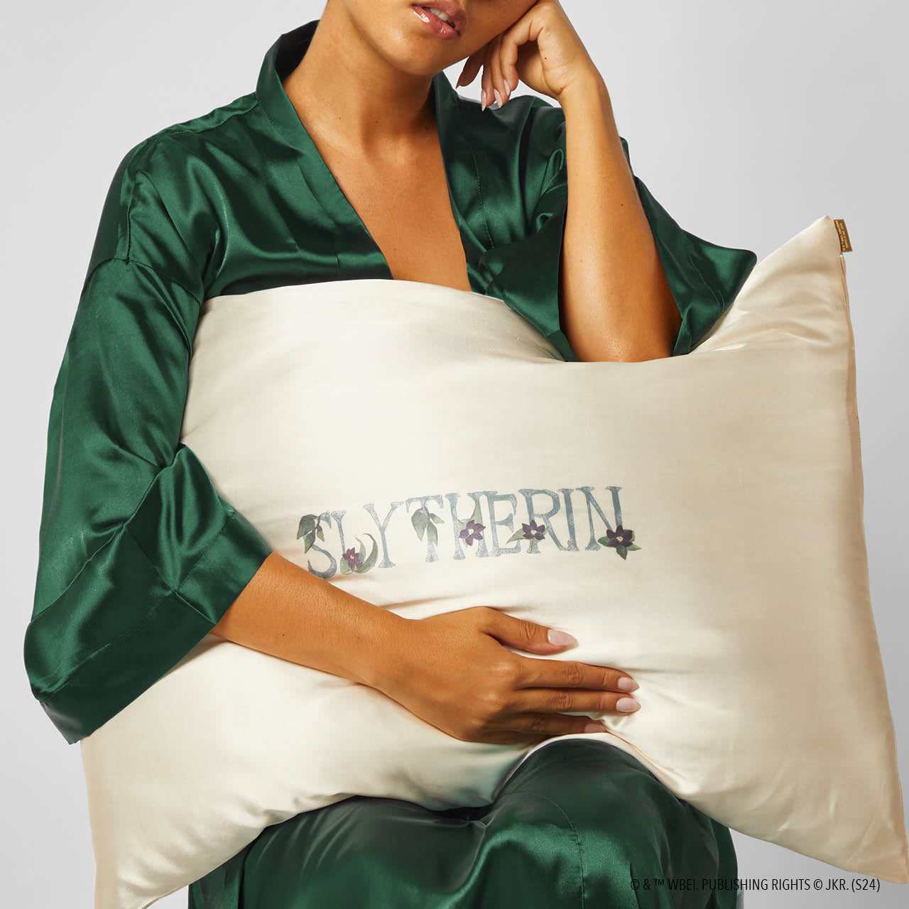 Kitsch x Harry Potter Satin-Kissenbezug Slytherin - King