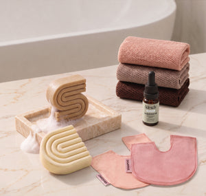 Coconut Oil: Kitsch Winter Welcome Kit with Coconut Oil shampoo and conditioner bars, Rosewood African Net Sponge, shampoo and conditioner bar bags, and Rosemary & Biotin Scalp & Hair Oil.